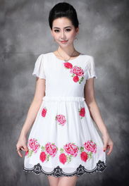 優(yōu)雅綻放 大碼刺繡牡丹禮服連衣裙，專(zhuān)為中年女士打造的夏裝套裙新風(fēng)尚