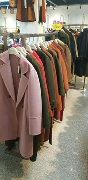 下沙家門(mén)口的服裝工廠店 胖太太服飾驚喜特惠，雙面羊絨299元起，全場(chǎng)低至1折！